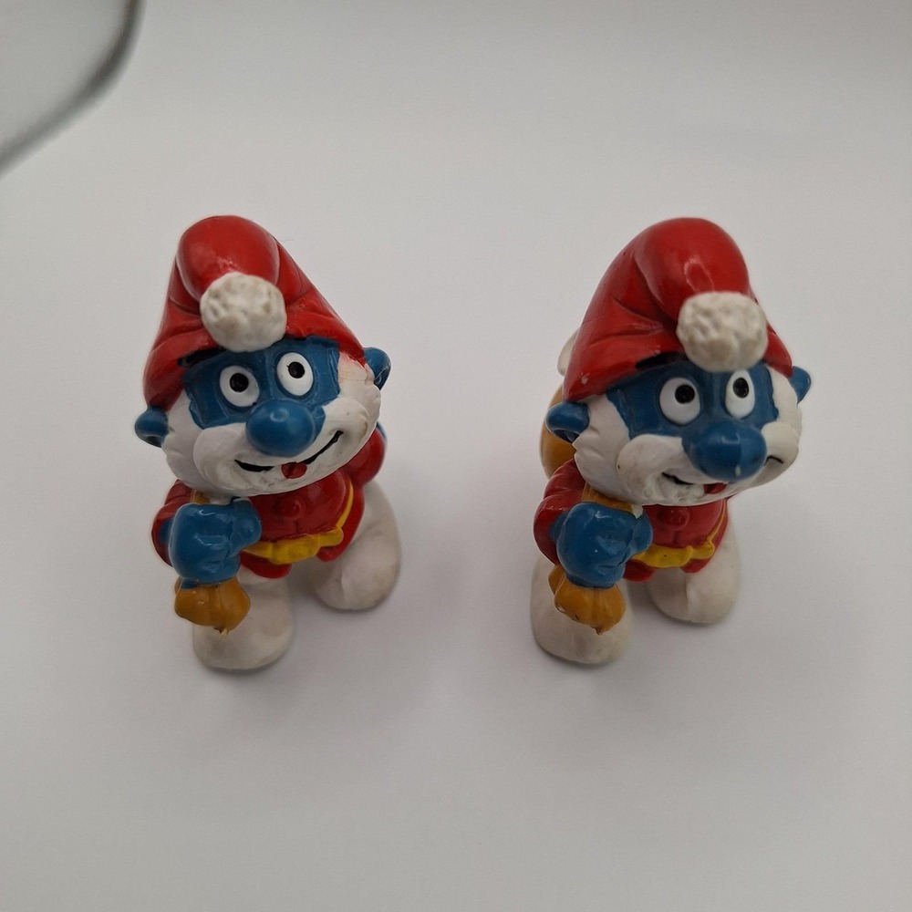Schleich 1981 Papa Smurf Santa Plastic Figures (2) Vintage Made In Hong Kong